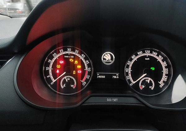 Skoda Octavia cena 52500 przebieg: 246000, rok produkcji 2017 z Białystok małe 667